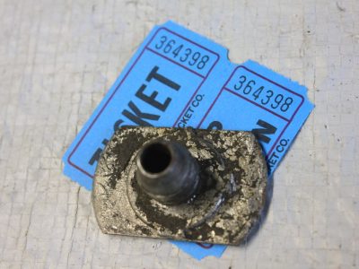 VL FUEL TANK OIL OUTLET BUNG